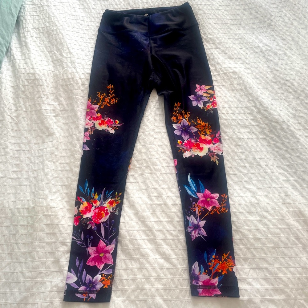 Silver Icing limited edition yoga leggings. Size  XS.
